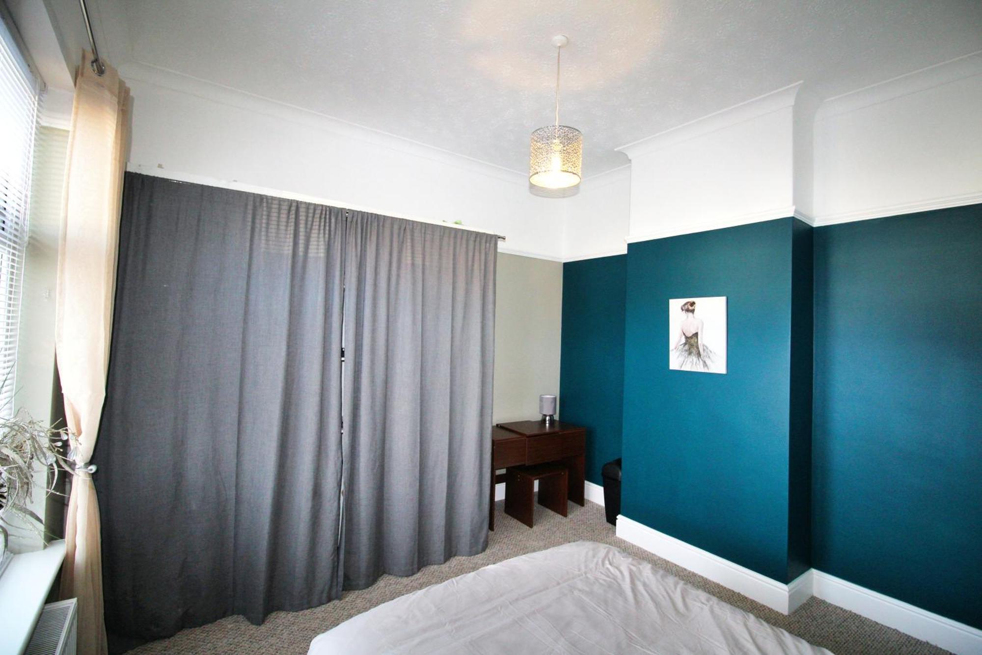 Сasa de vacaciones - Shirley - - Sleeps 8 - 3 Large Beds - Sofa Bed - Beautifully Refurbished - Very Large Enclosed Gardens - Off Street Parking - Fast Wifi