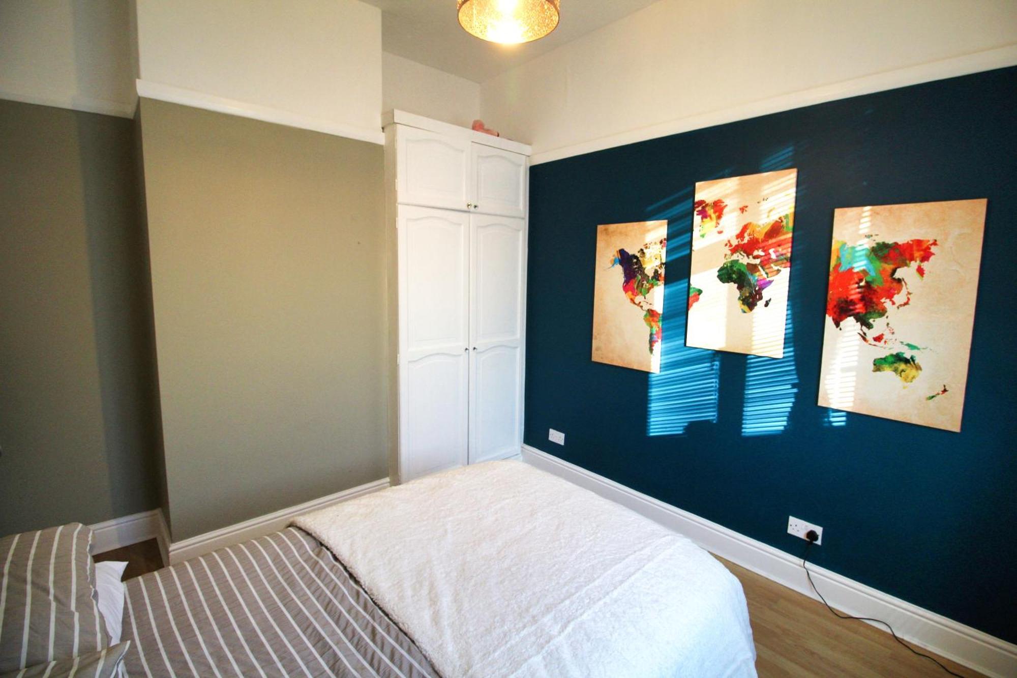 Сasa de vacaciones - Shirley - - Sleeps 8 - 3 Large Beds - Sofa Bed - Beautifully Refurbished - Very Large Enclosed Gardens - Off Street Parking - Fast Wifi Birmingam