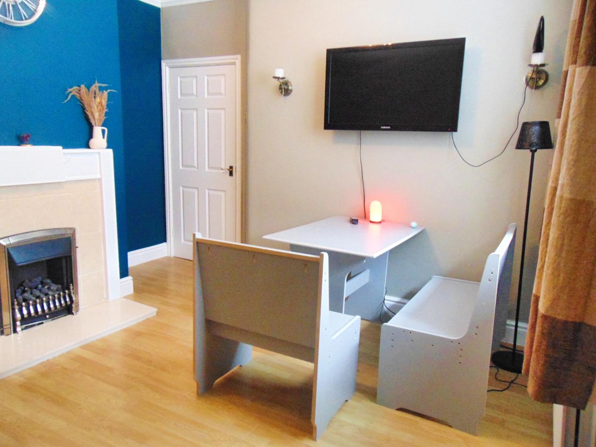 - Shirley - - Sleeps 8 - 3 Large Beds - Sofa Bed - Beautifully Refurbished - Very Large Enclosed Gardens - Off Street Parking - Fast Wifi Сasa de vacaciones Birmingam