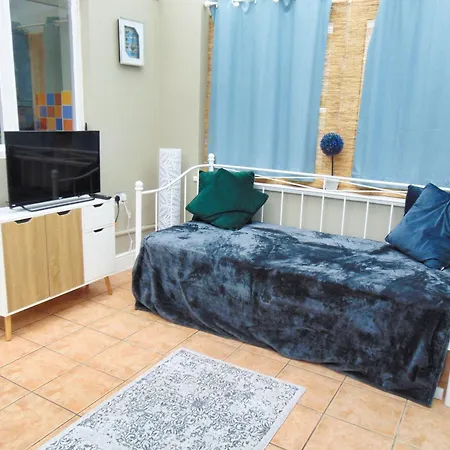 Birmingham - Shirley - Bungalow - Sleeps 8 - 3 Large Beds - Plus Sofa Bed - Beautifully Refurbished - Very Large Enclosed Gardens - Off Street Parking - Fast Wifi Exterior photo